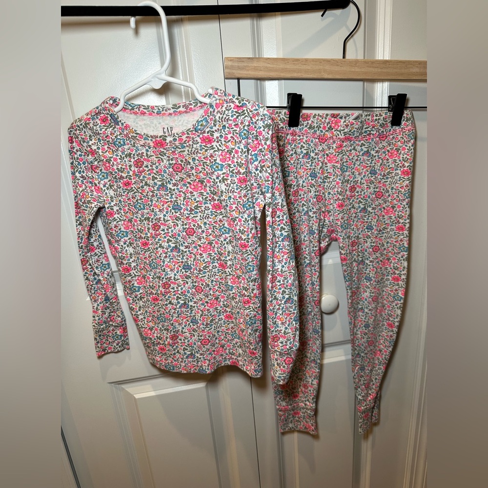 GAP Kids Girls Floral Pink Long-Sleeve Pajama Set Size 6 EUC